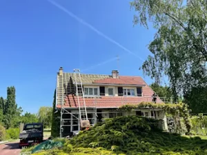 Toiture de maison après rénovation réalisée par BN Toiture couvreur dans l’Essonne